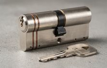 Çift tuzaklı çelik takviyeli maymuncukla açılmaya karşı dayanıklı yerli üretim kapı göbeği (bareli)